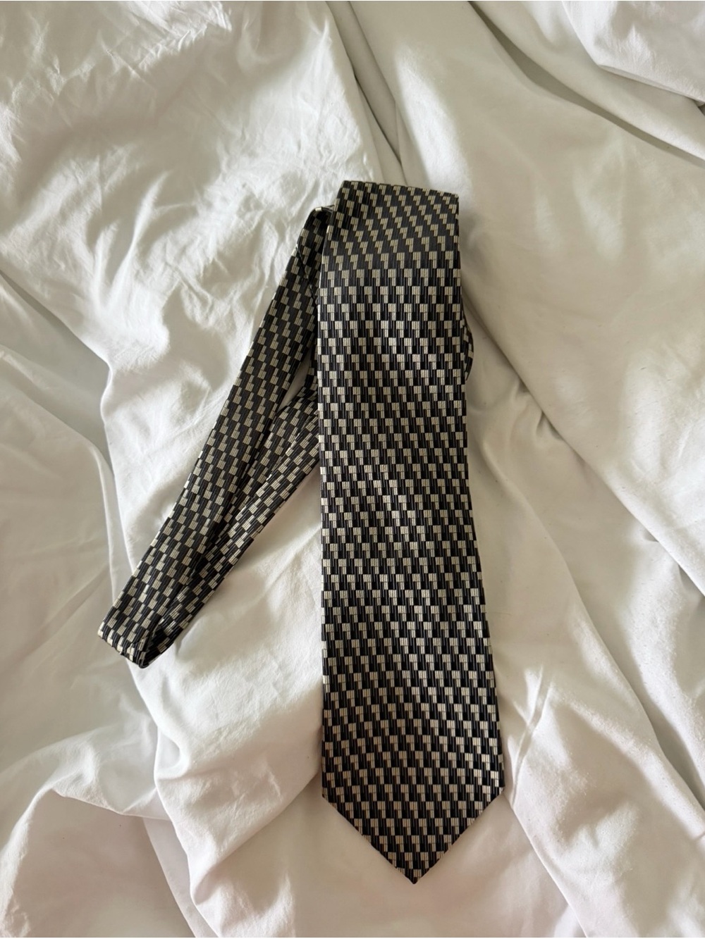 Geoffrey Beene Black Silver Geometric Tie